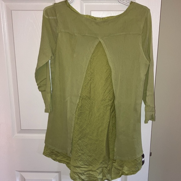 Lime green top by Cut Loose in Women’s size Medium. - Picture 4 of 4